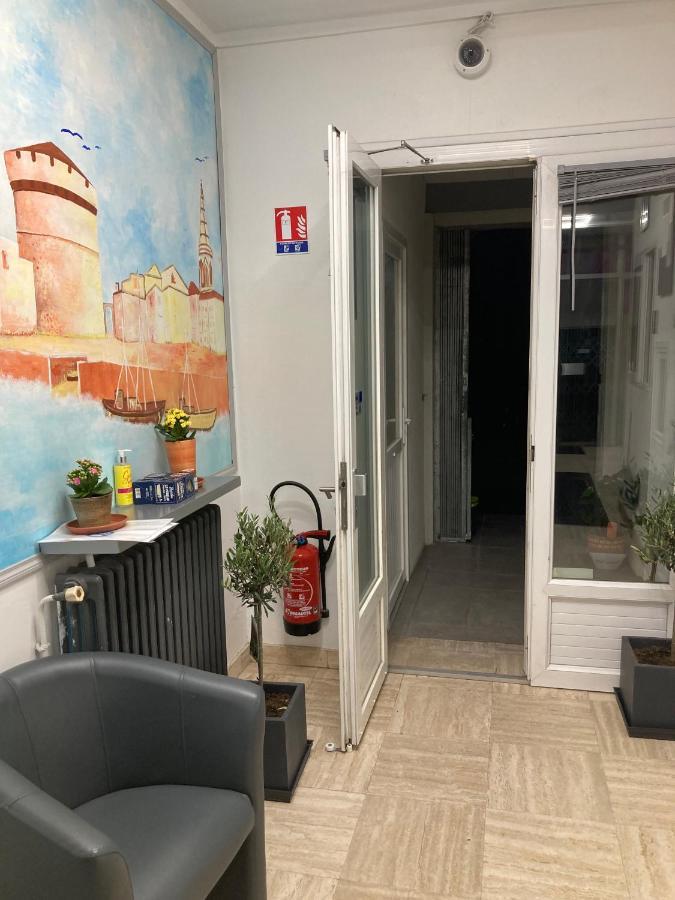 Hotel Les Rosiers Ла-Рошель Екстер'єр фото