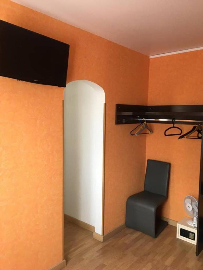 Hotel Les Rosiers Ла-Рошель Екстер'єр фото