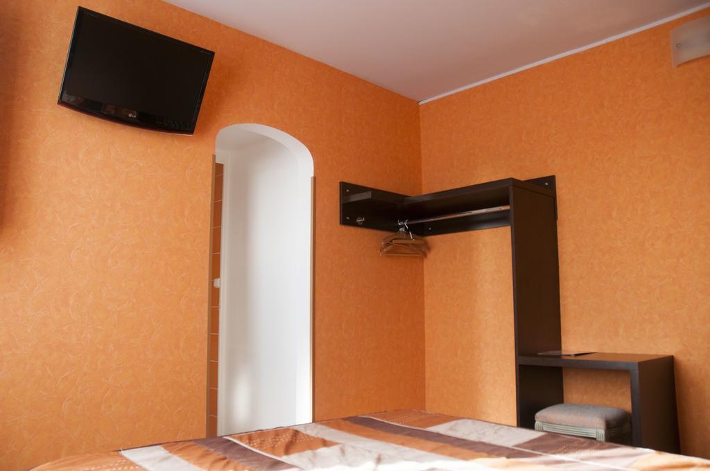 Hotel Les Rosiers Ла-Рошель Екстер'єр фото