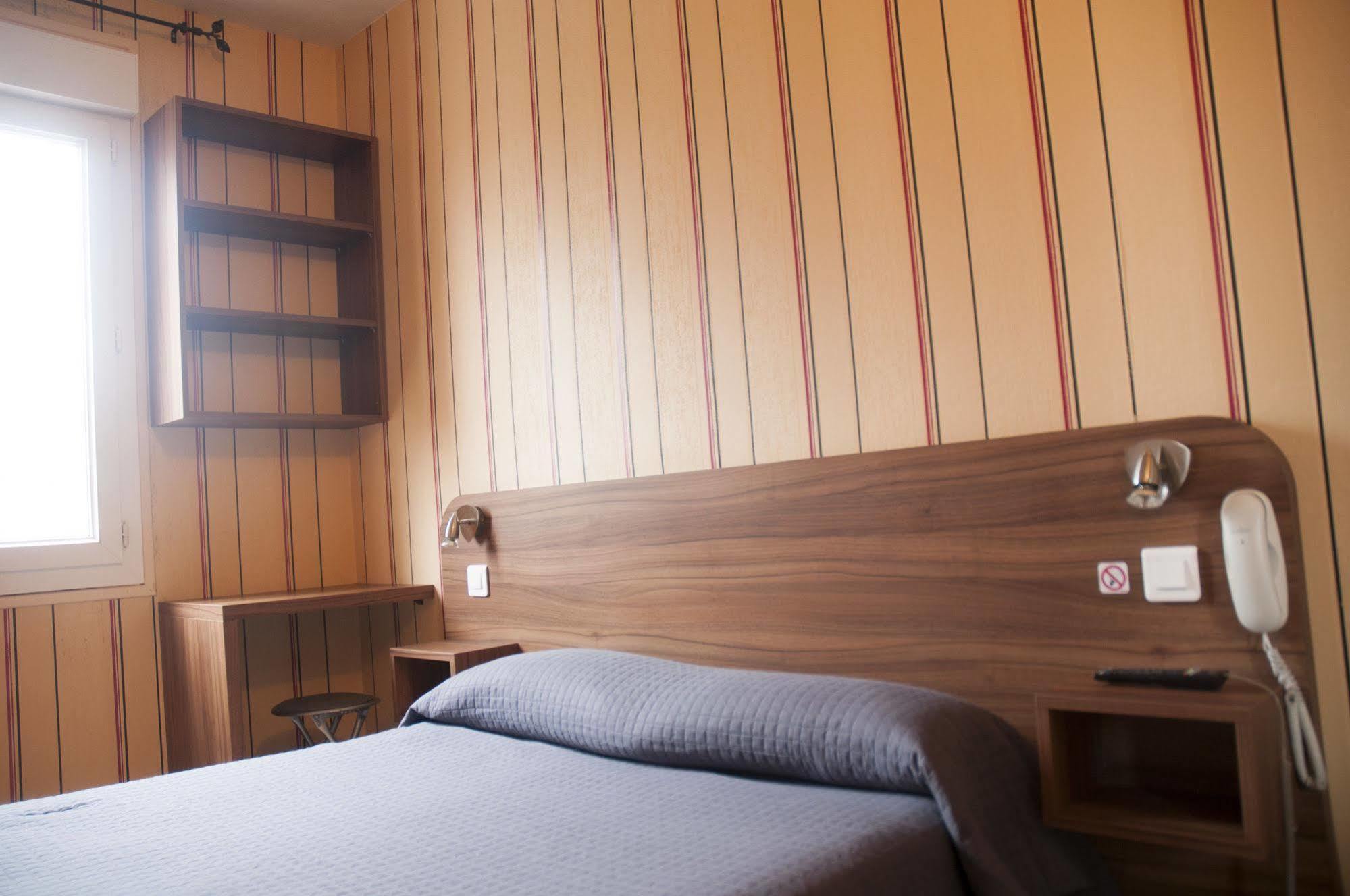 Hotel Les Rosiers Ла-Рошель Екстер'єр фото