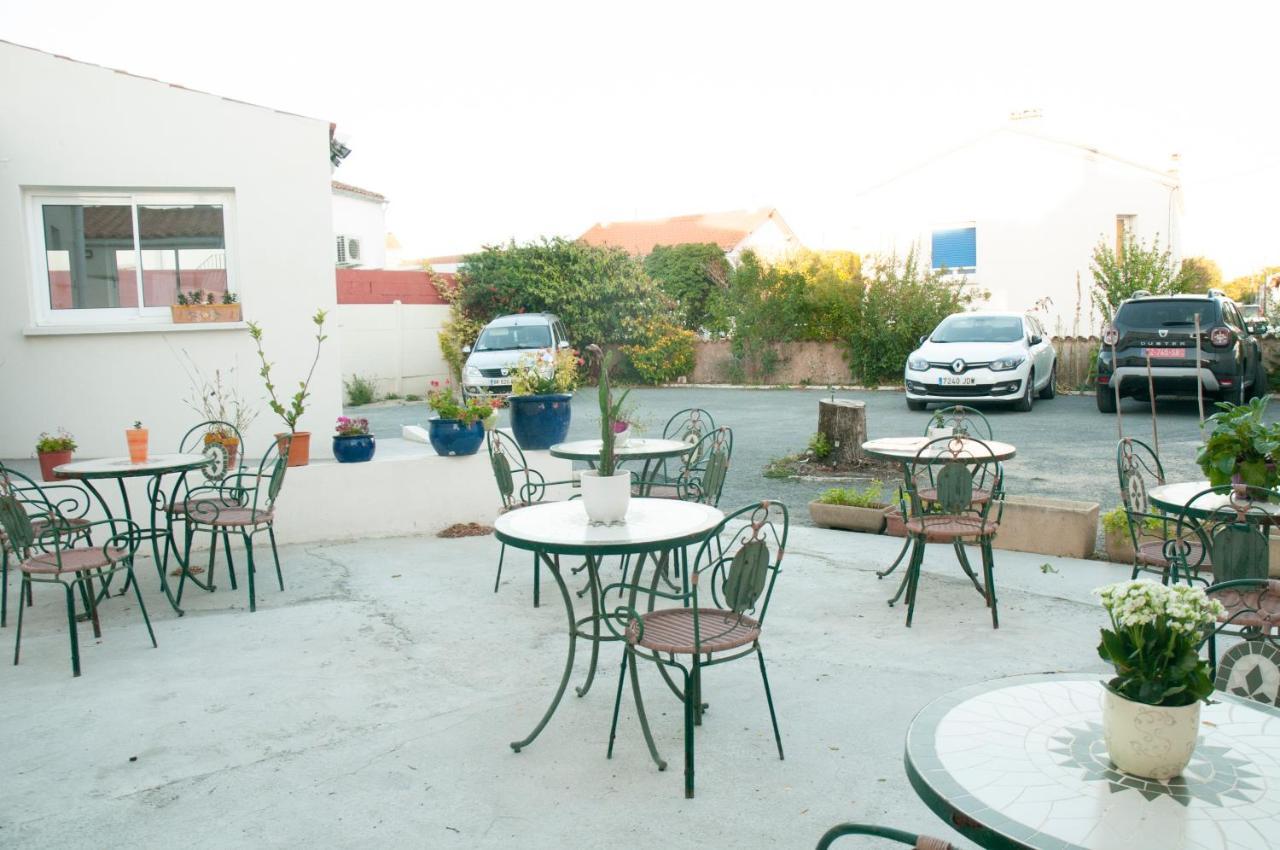 Hotel Les Rosiers Ла-Рошель Екстер'єр фото